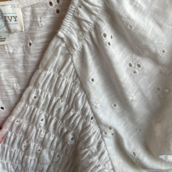 Francesca’s Vneck rouched blouse - Picture 8 of 9